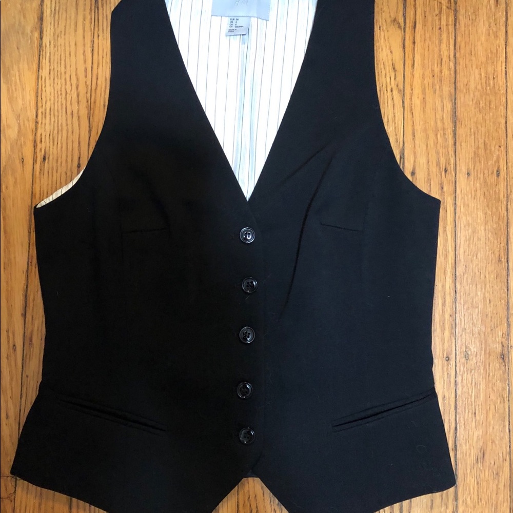 H & M women’s vest NWOT